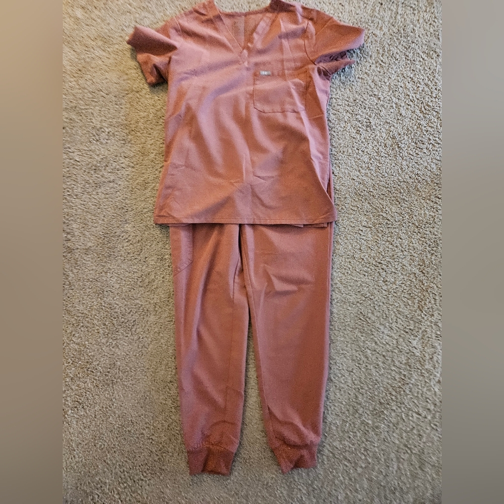 Figs Women's Mauve Scrub Set